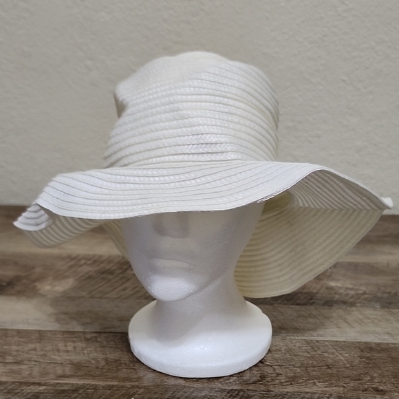 JustFab Accessories - JustFab White Floppy Sun Hat with Wide Brim